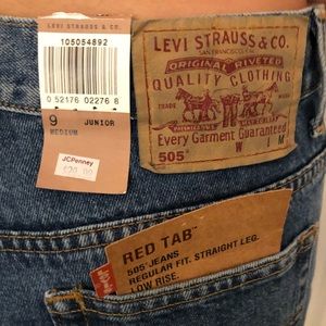 BRAND NEW LEVIS!